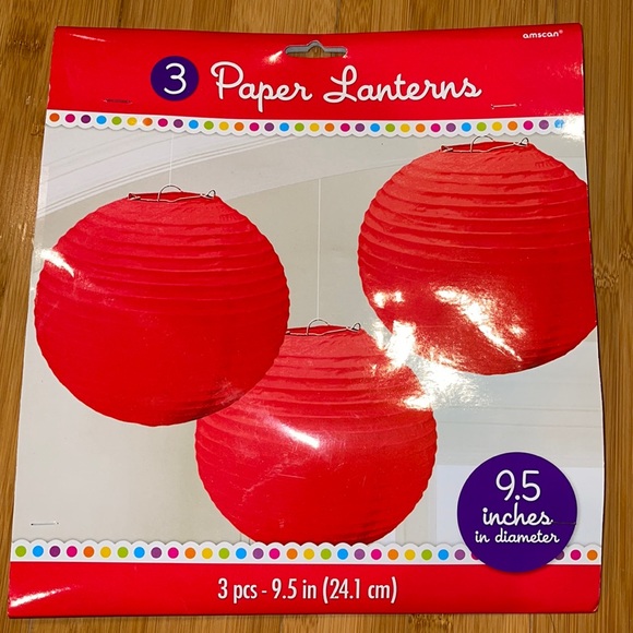 Three red paper lanterns, 24.1cm in diameter - Picture 2 of 3